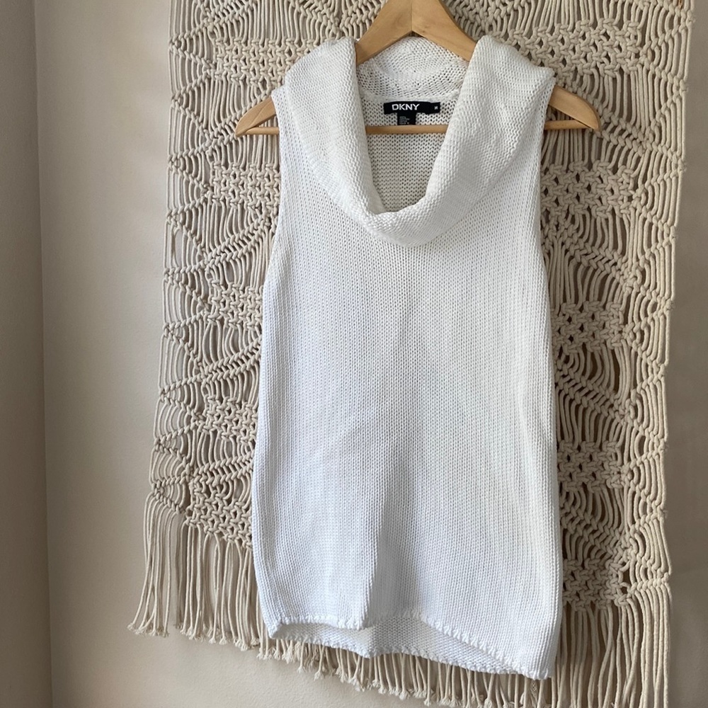 DKNY white cuffed sleeveless turtleneck size medium